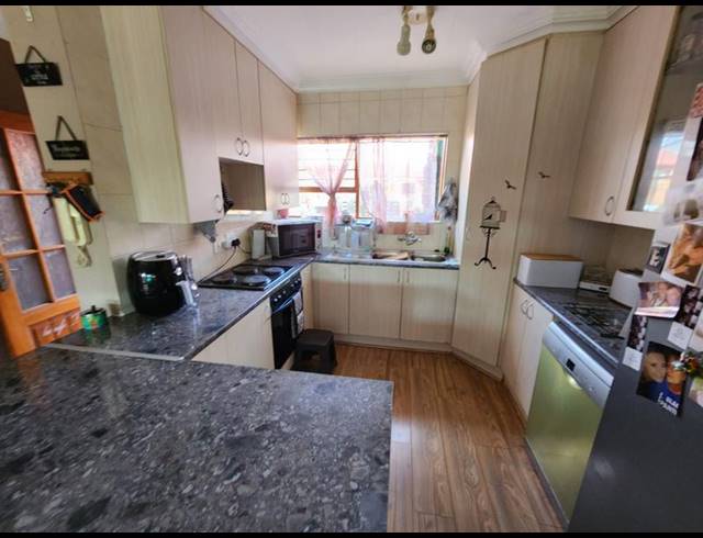 2 BEDROOM PROPERTY TO RENT IN BRENTWOOD PARK